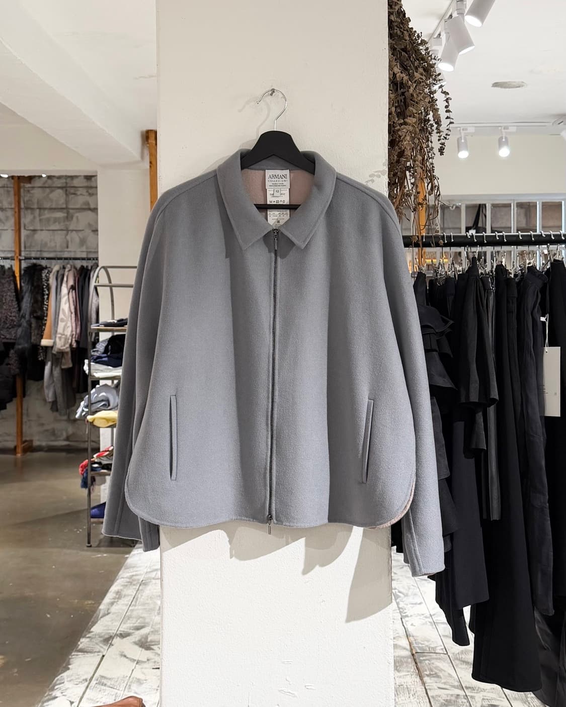 아르마니 컬렉션 그레이 포켓 카라 집업 상품이미지1