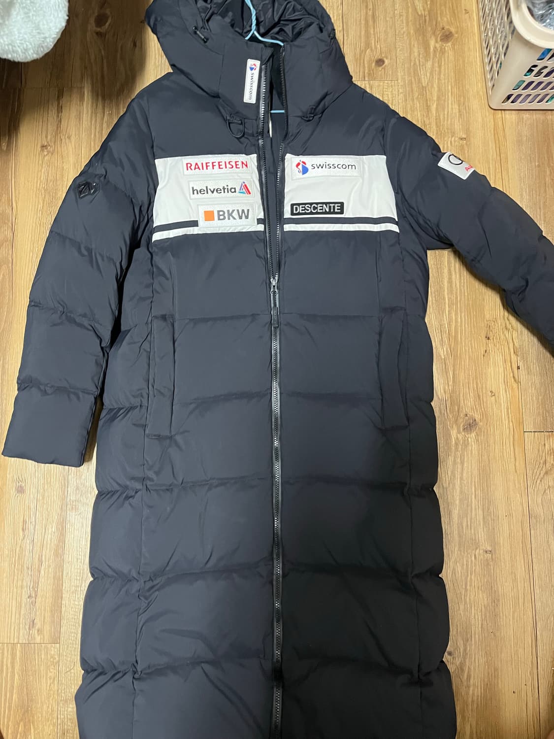 데상트 남녀공용 롱패딩 다운 패딩 아우디 스키팀 90 m 레플리카  상품이미지1