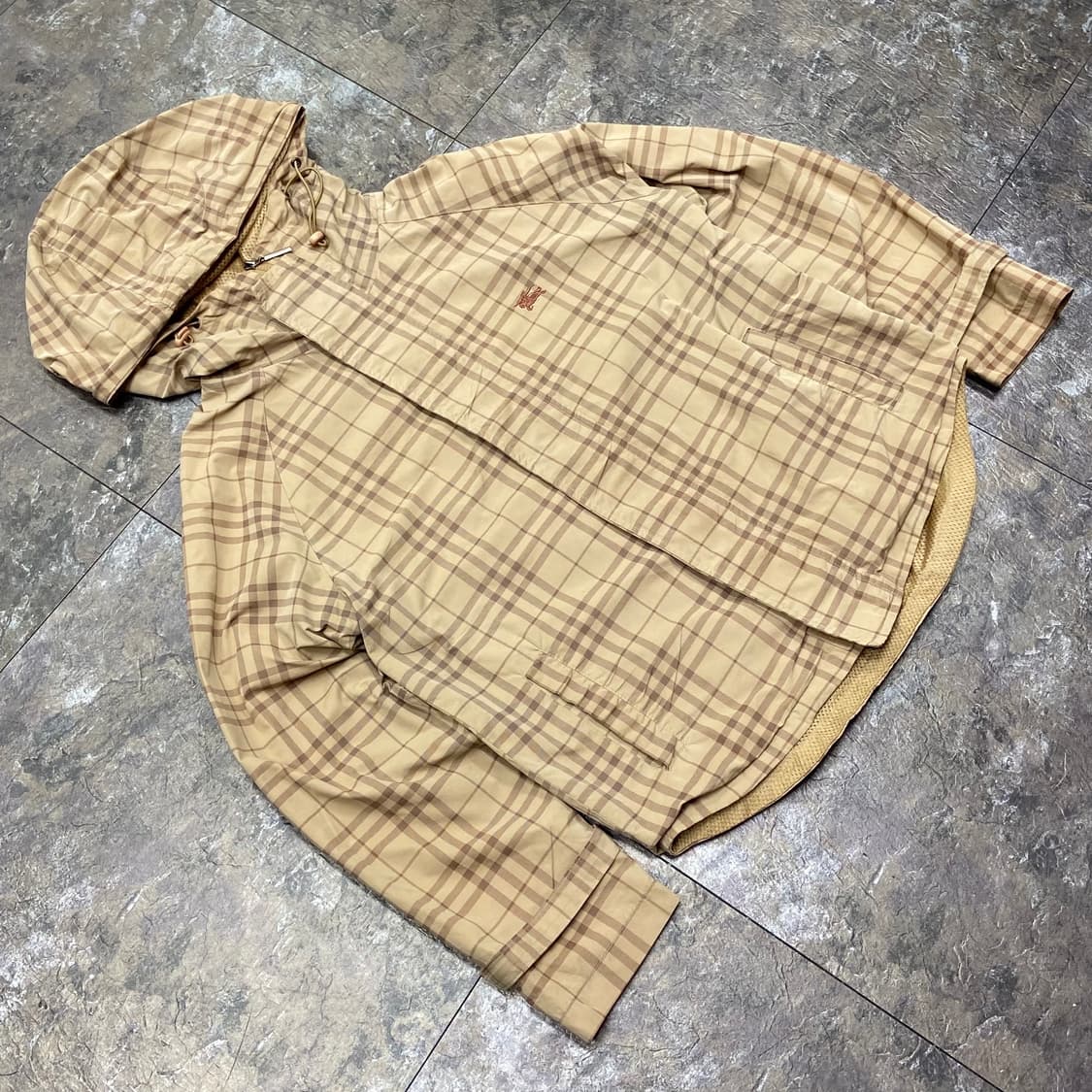 버버리 노바체크 후드 바람막이 상품이미지4