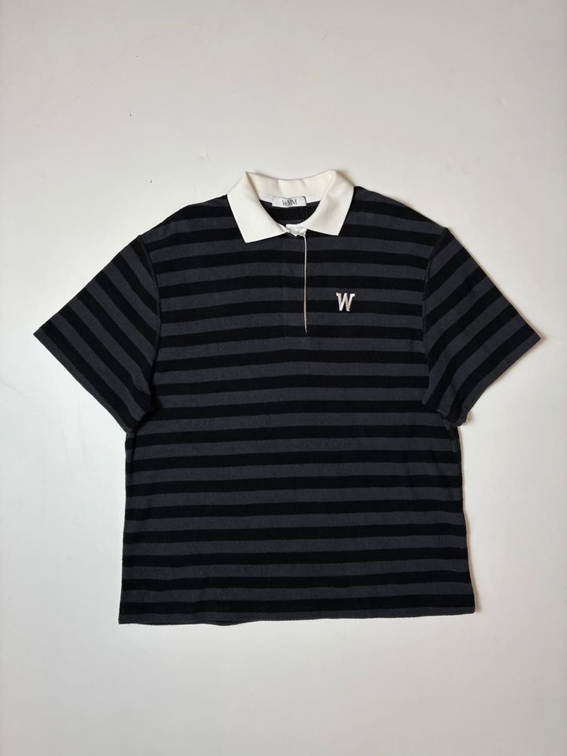 WMM Studios 로고 스트라이프 카라 반팔 티셔츠 PN9696 상품이미지1
