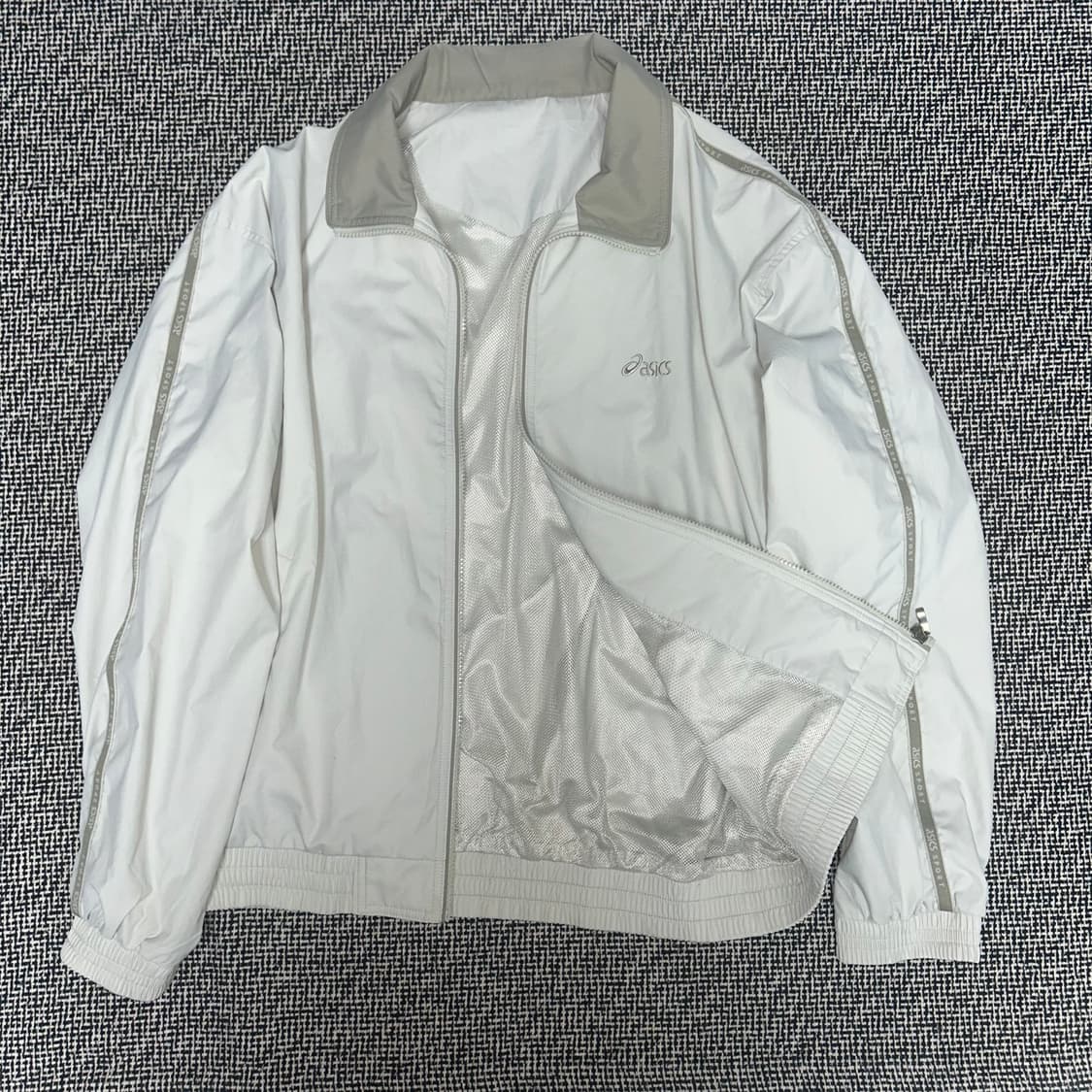 아식스 바람막이 상품이미지3