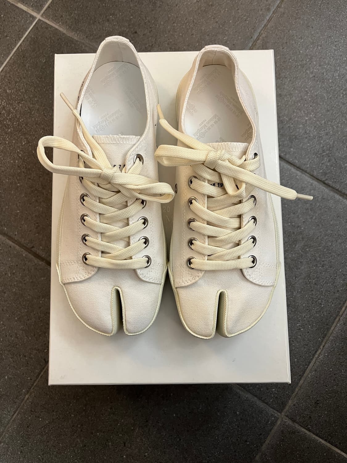 마르지엘라 타비 스니커즈 상품이미지1