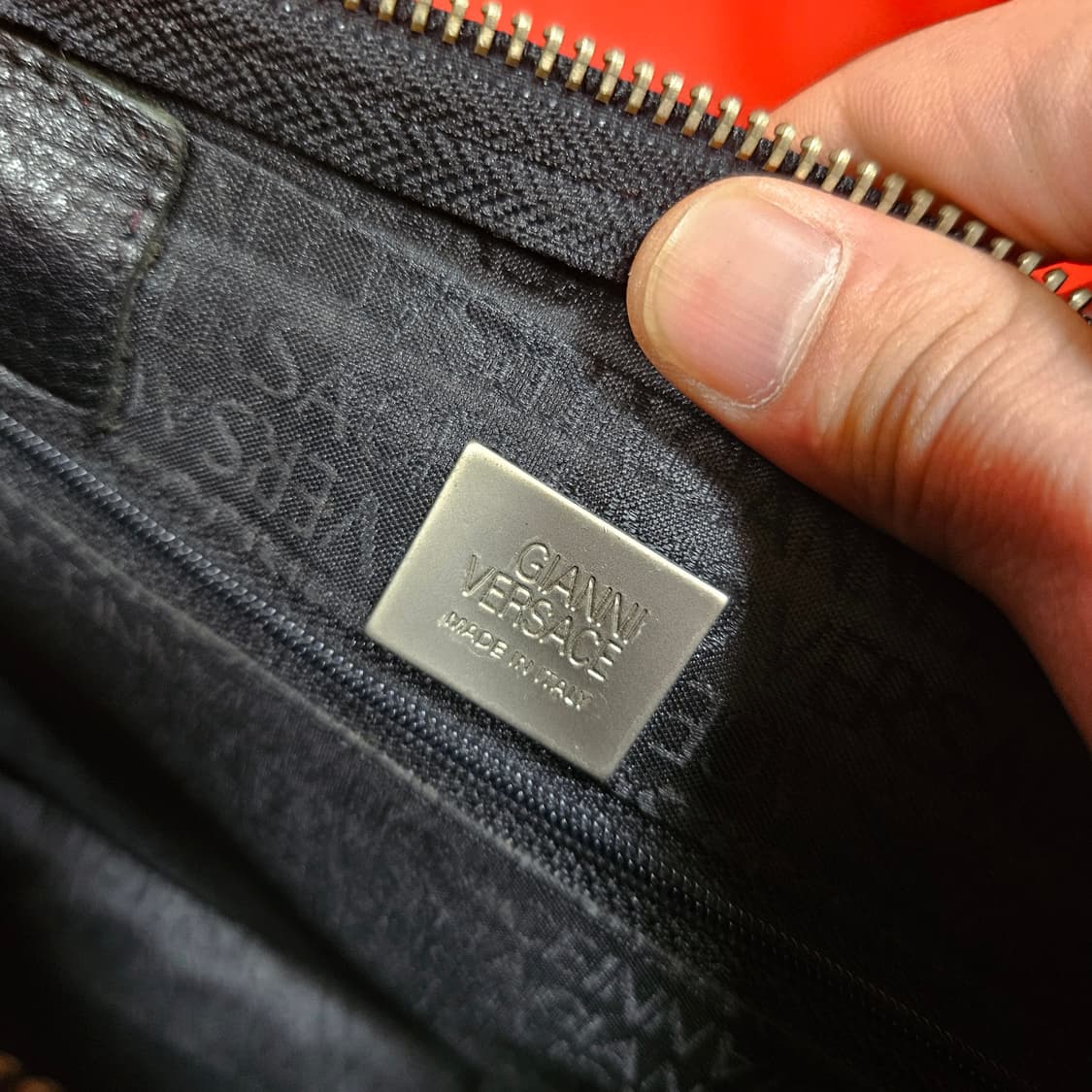 지아니 베르사체 메두사 엠블럼 핸들 클러치백 상품이미지9