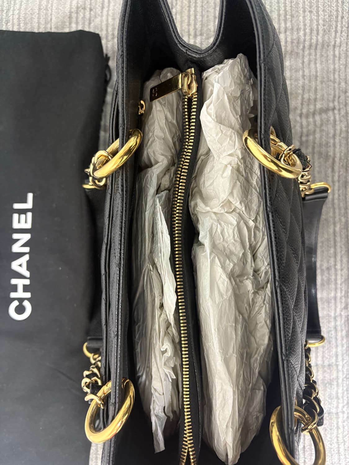 샤넬 그랜드 샤핑백 블랙 캐비어 금장 상품이미지8