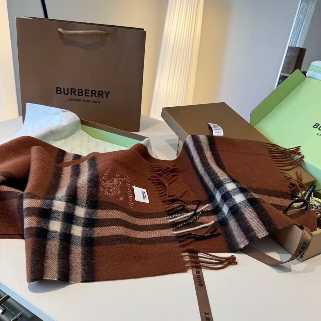 버버리숙녀 리버서블 스카프
 상품이미지7