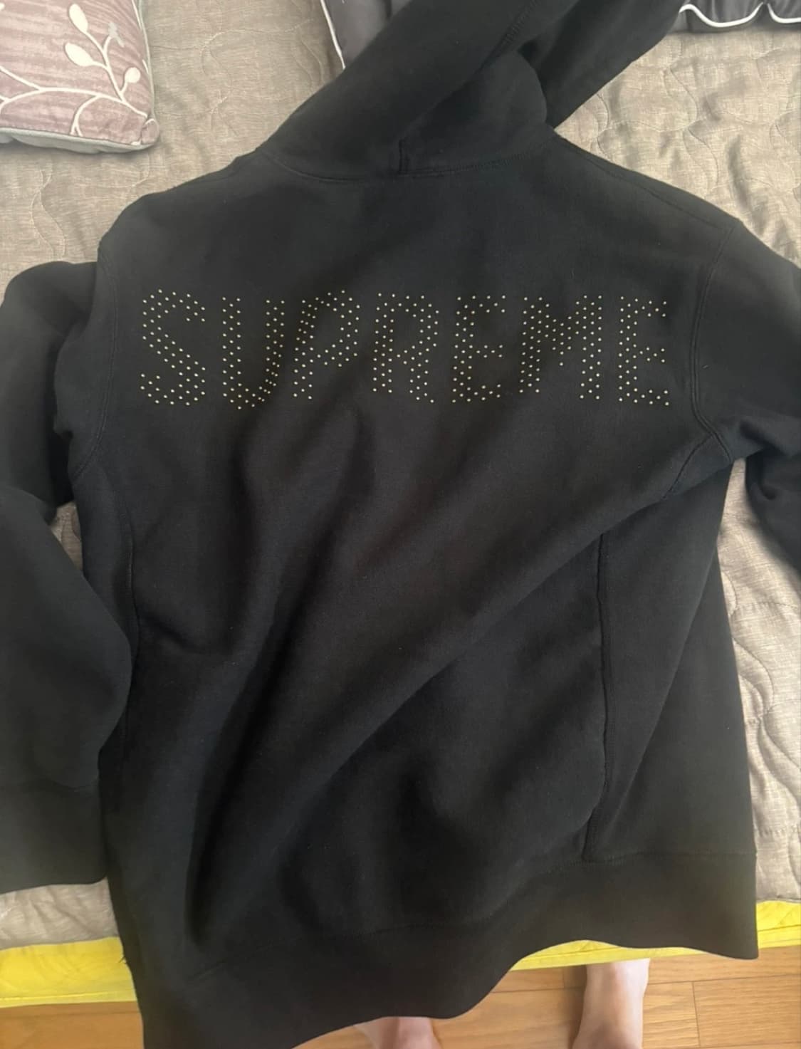 슈프림 스터디드 후드 스웨트셔츠 상품이미지1