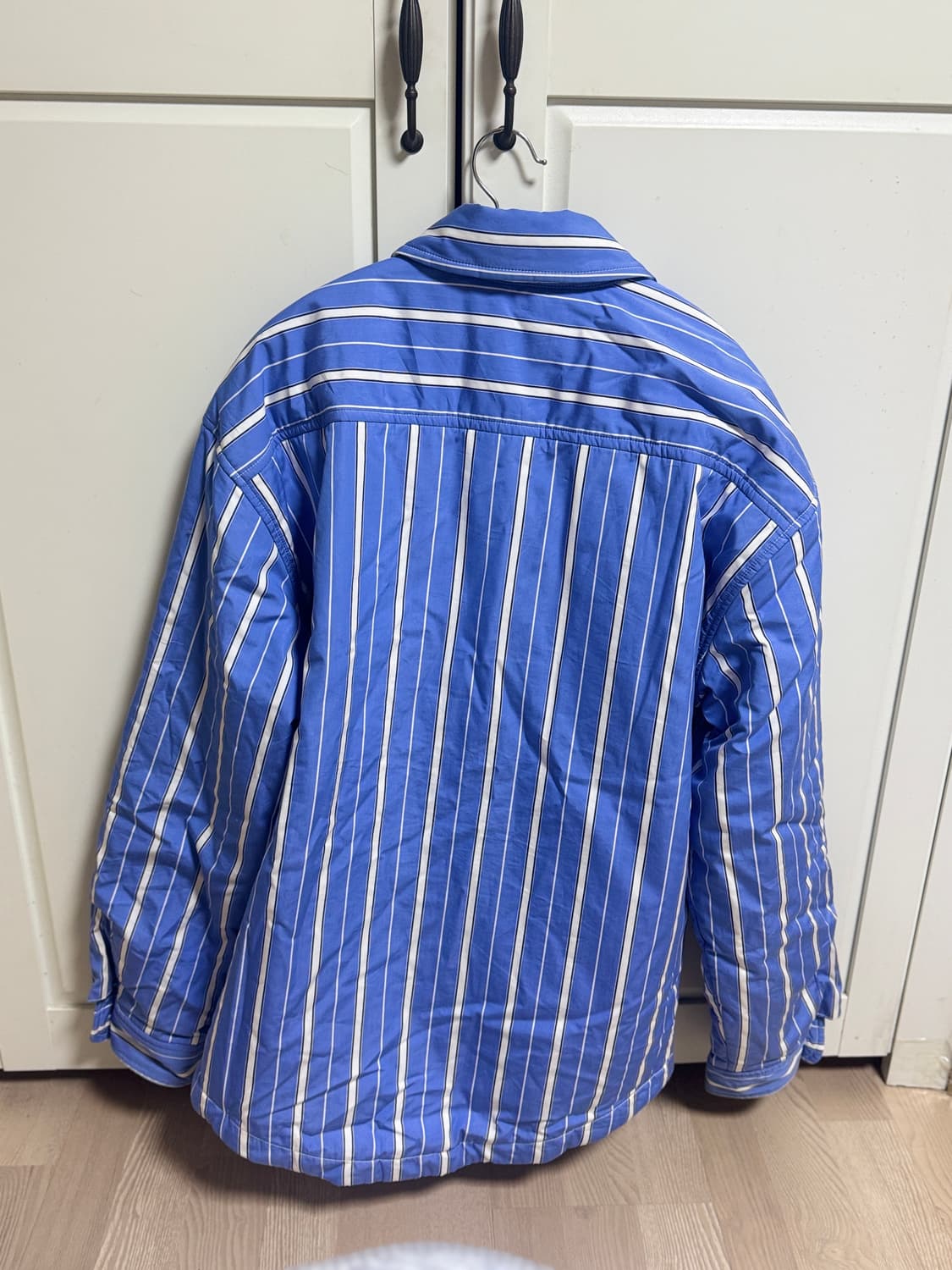 자크뮈스 남성 블루 라 슈미즈 블랑제 긴팔 오버 패딩 셔츠 상품이미지2