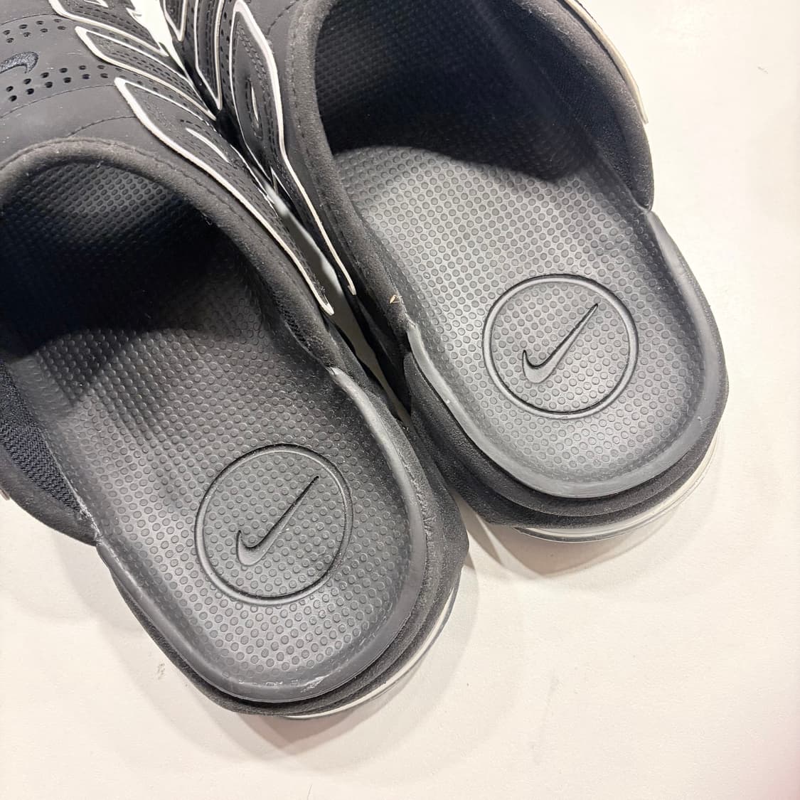 [270] 나이키 에어 모어 업템포 슬리퍼 블랙 상품이미지3