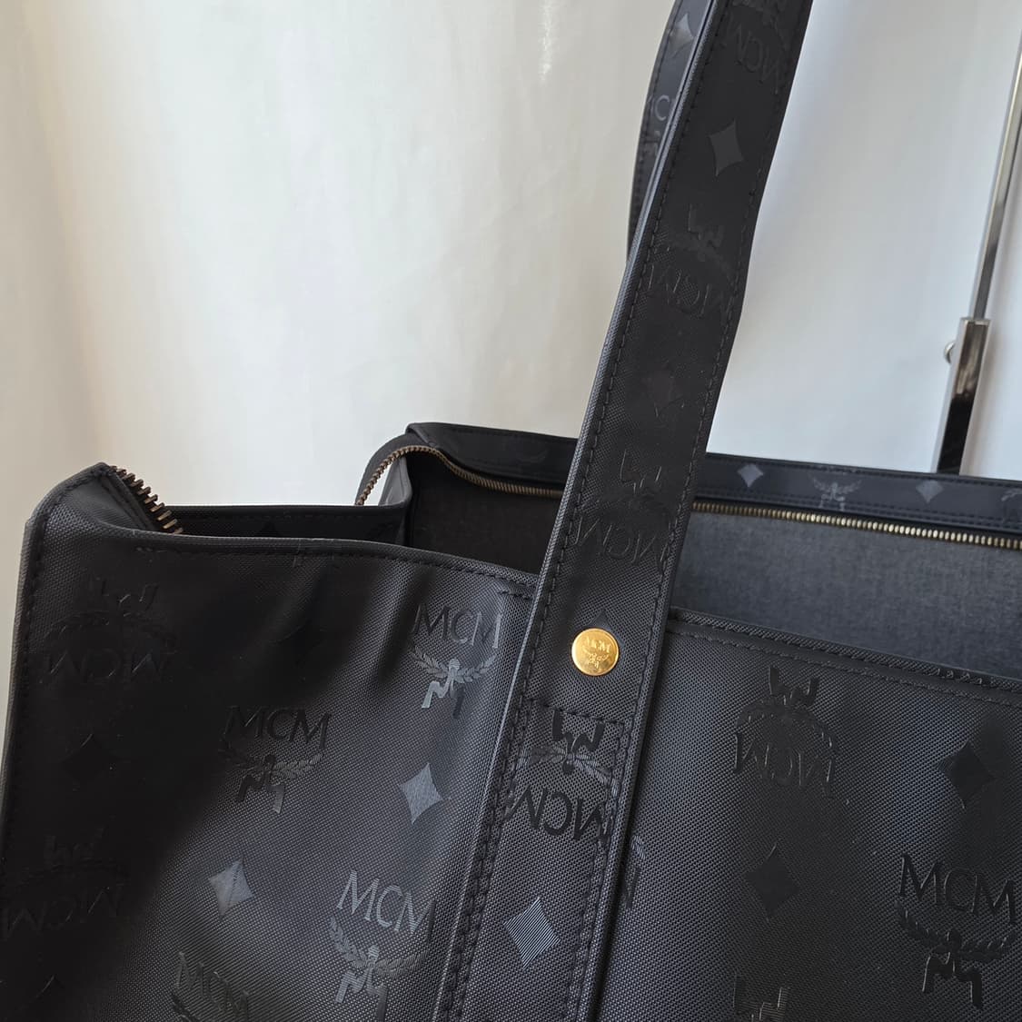 [정품 MCM] 엠씨엠 비세토스 PVC 쇼퍼백 숄더백 여행용가방 남녀공용 상품이미지3