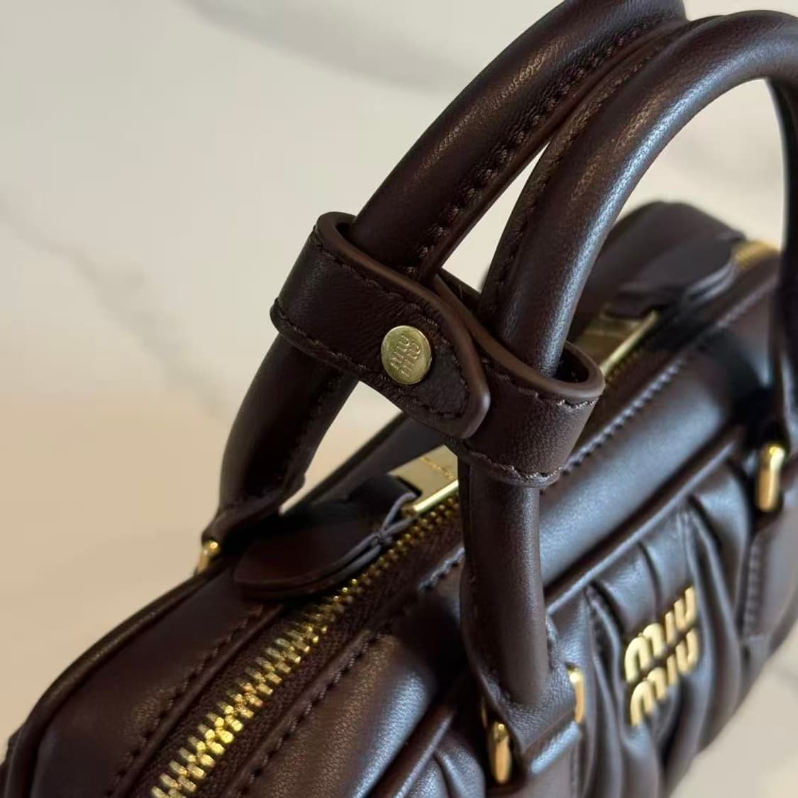 미우 미우 아르카디 마테라쎄 나파 레더 미니백 블랙2 상품이미지8