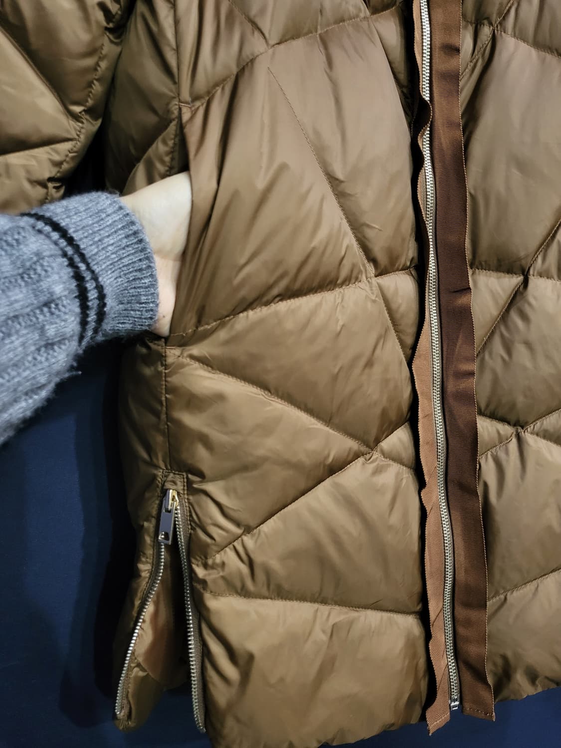 더 아이잗 컬렉션 세미오버핏 구스다운패딩 상품이미지4