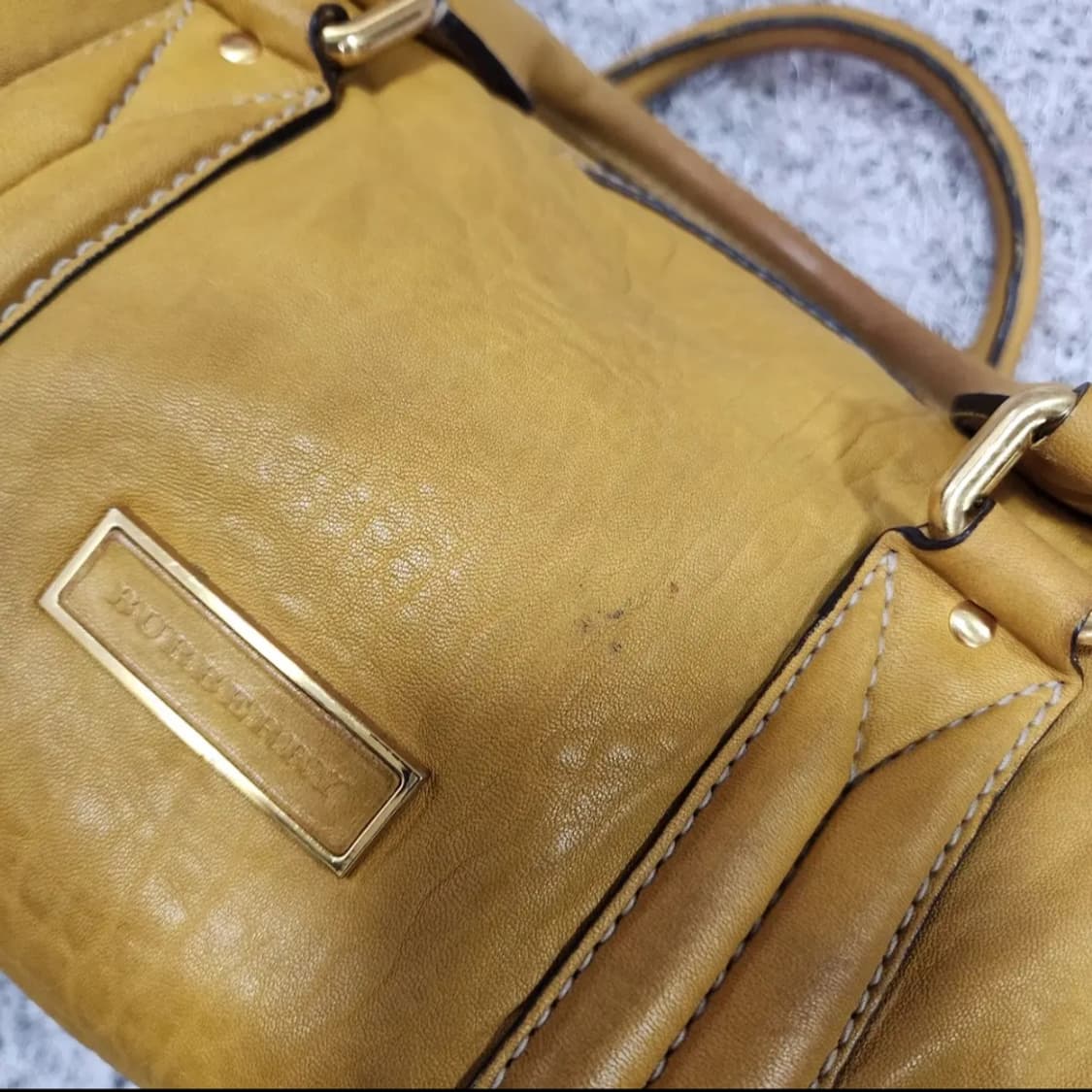 버버리 레더 토트백 상품이미지6