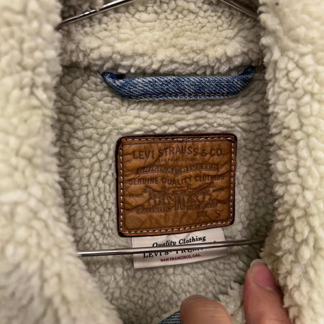 리바이스 빈티지 퀄리티 클로징 뽀글이 롱 데님자켓 상품이미지3