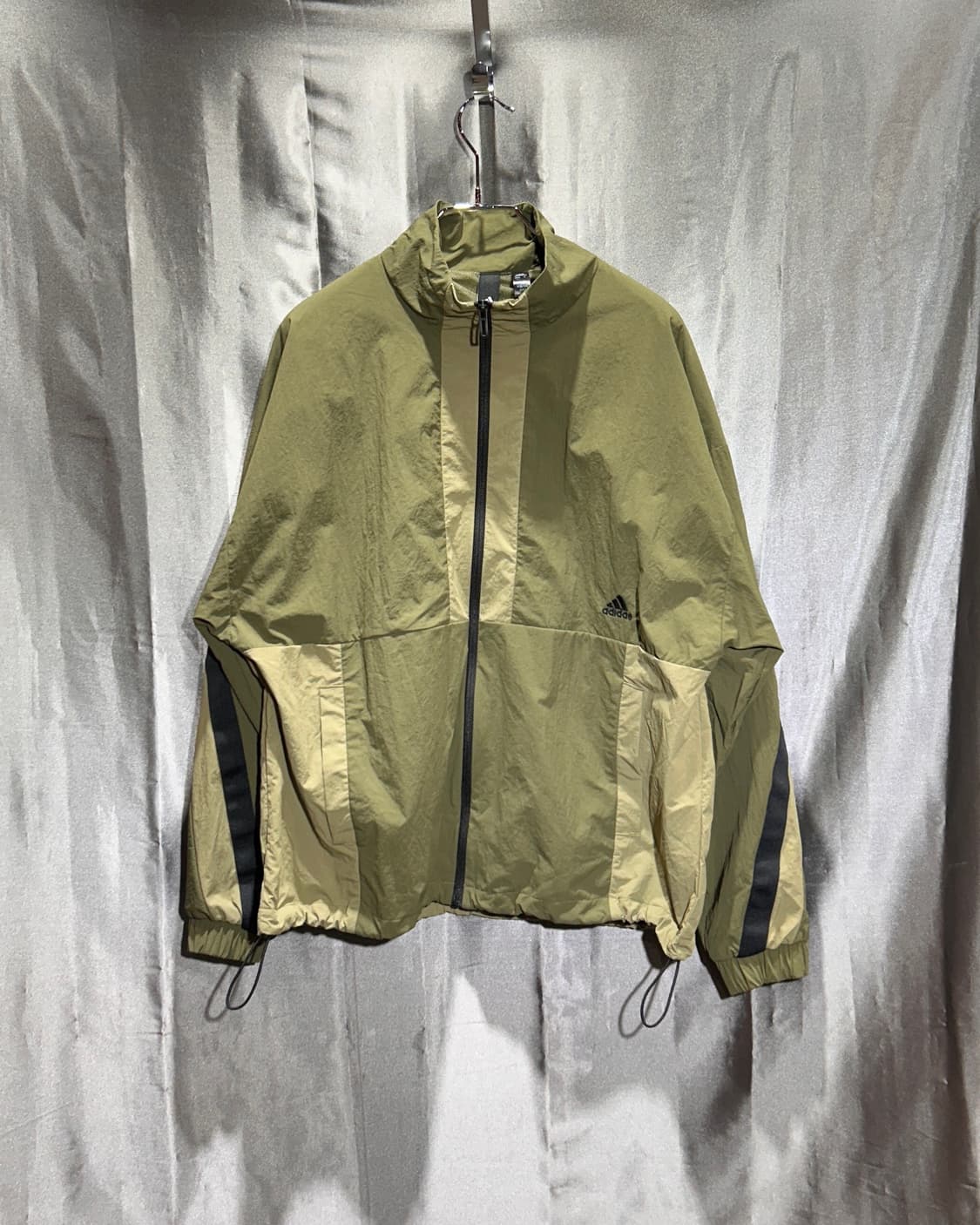 S 아디다스 삼선로고 카키 테크니컬 바람막이 상품이미지4