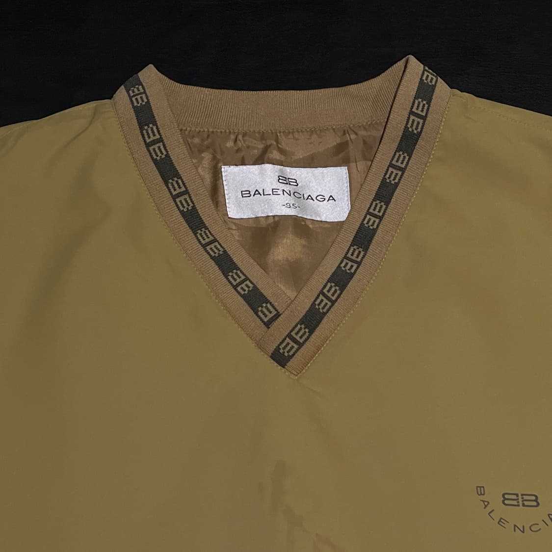 발렌시아가 나일론 베이지 맨투맨 상품이미지3