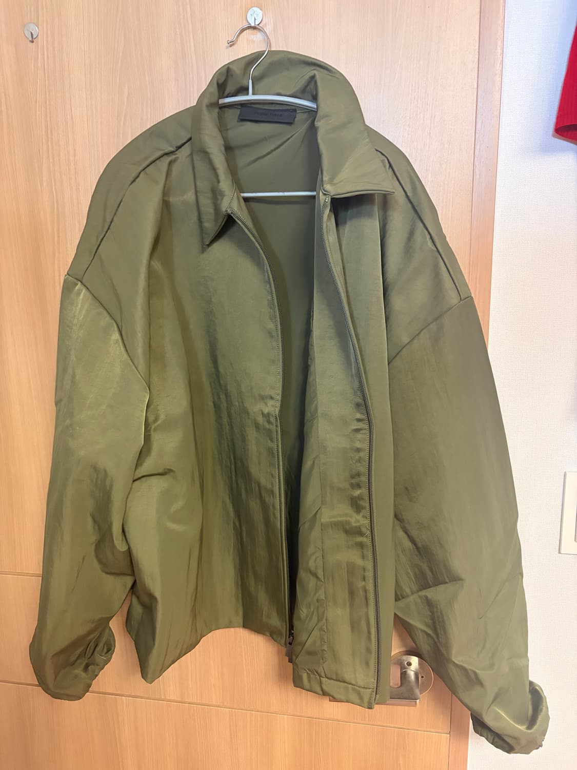 에센셜 피오갓 나일론 트러커 자켓 판매합니다. 상품이미지3