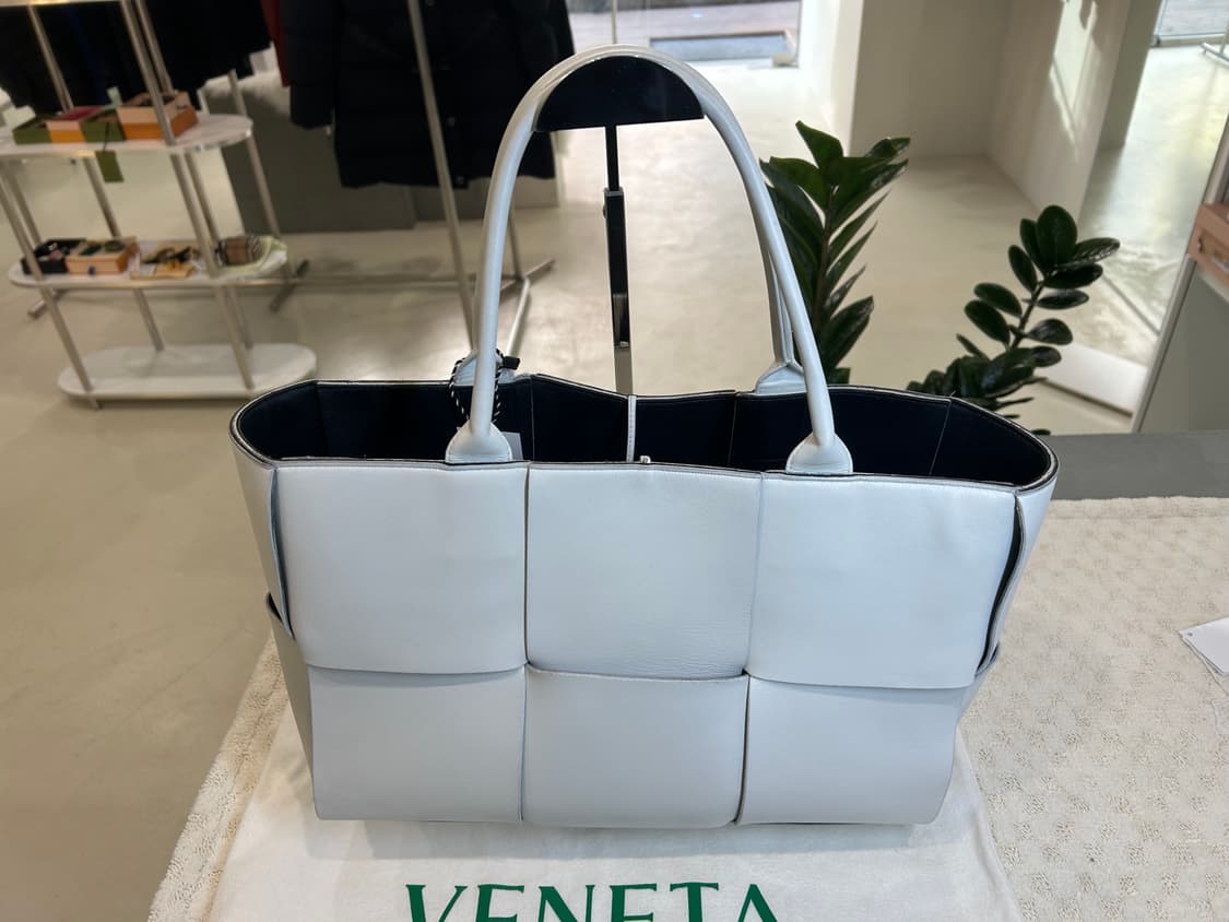 [정품/중고] 보테가 베네타 아르코 토트백 미디엄 상품이미지5