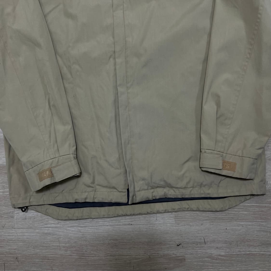 헤지스 자수로고 스탠드넥 바람막이 집업자켓 [베이지] M/95 상품이미지3