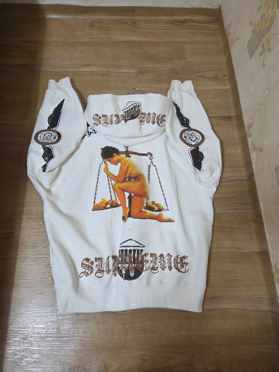 슈프림 25fw 윙스 후드집업 화이트 상품이미지2