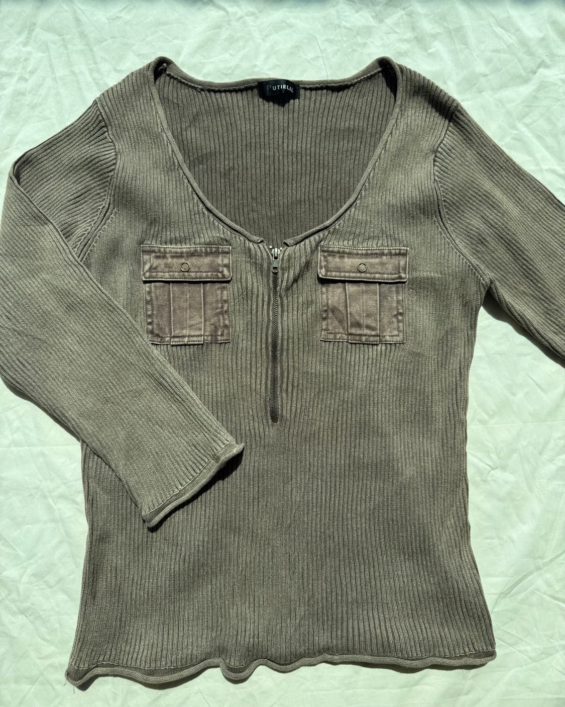 카키 디테일 니트 상품이미지1