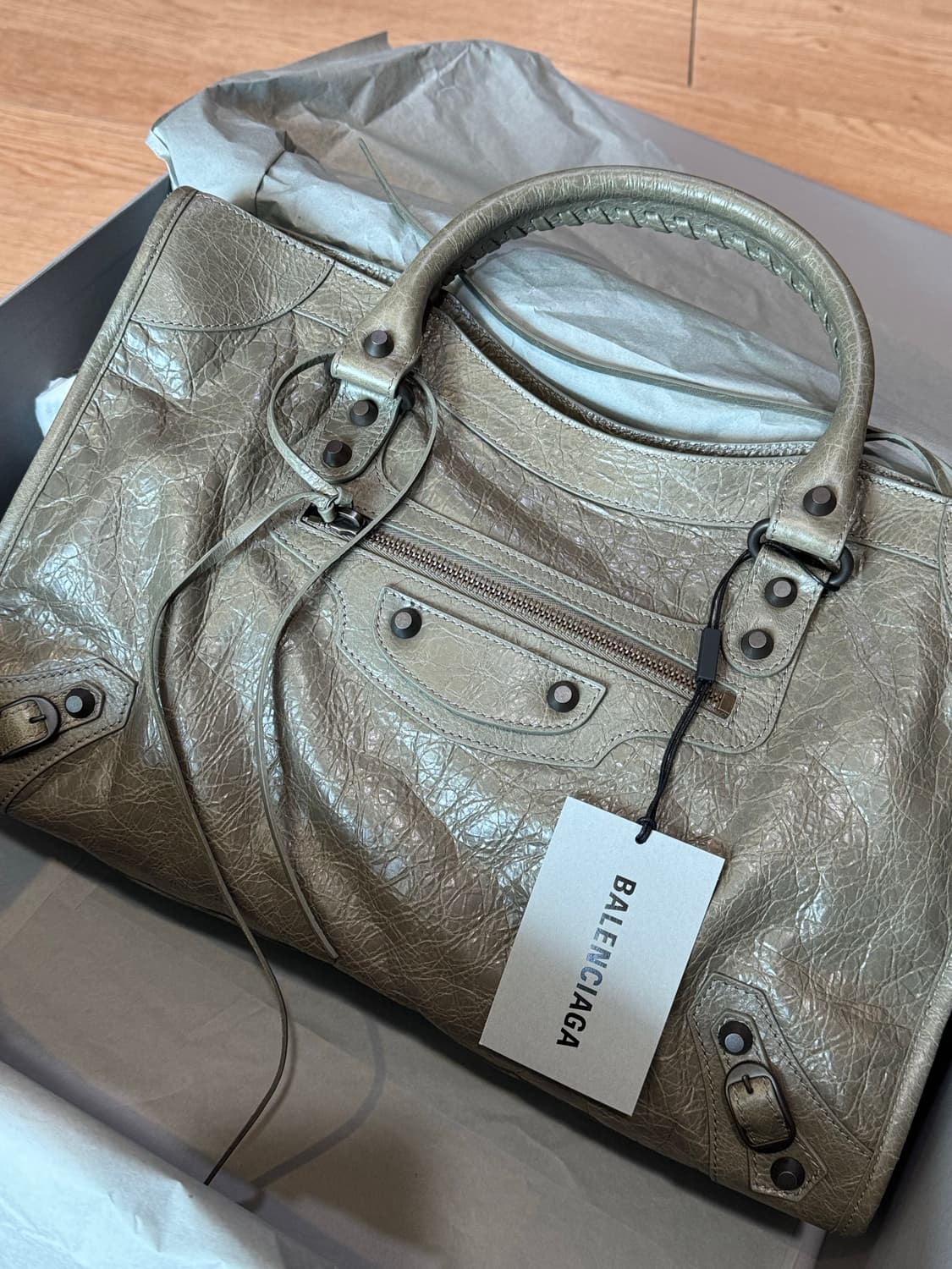 Balenciaga Le City Medium in Army Green 상품이미지1