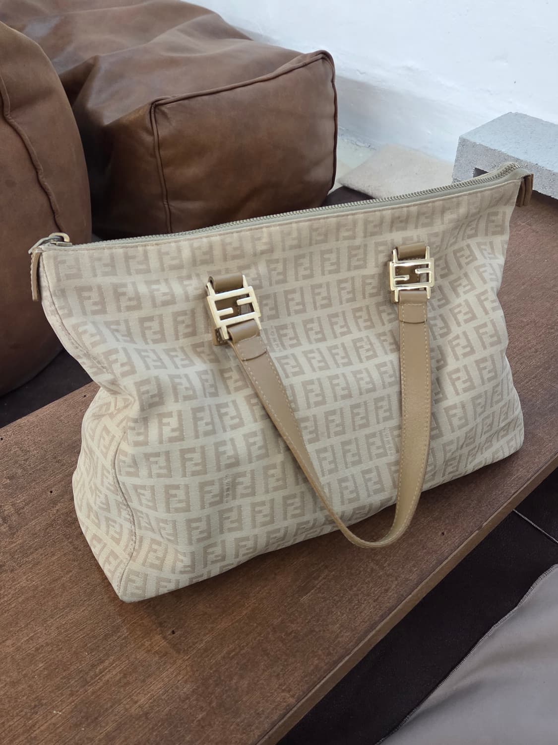 FENDI 펜디 주키노 레더 스트랩 숄더 백 상품이미지1