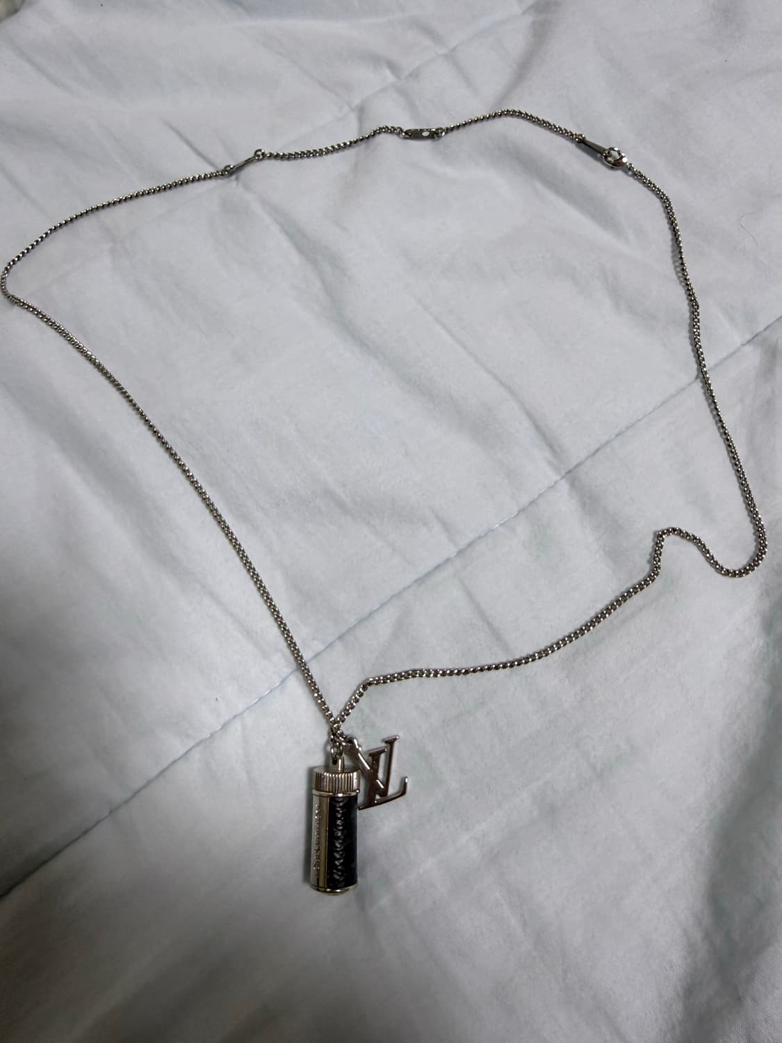 루이비통 모노그램 이클립스 참 목걸이 상품이미지2