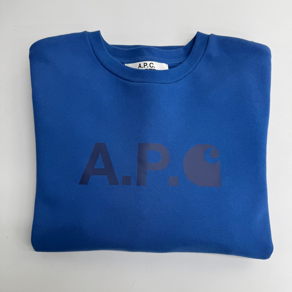 칼하트 X A.P.C 맨투맨  상품이미지1