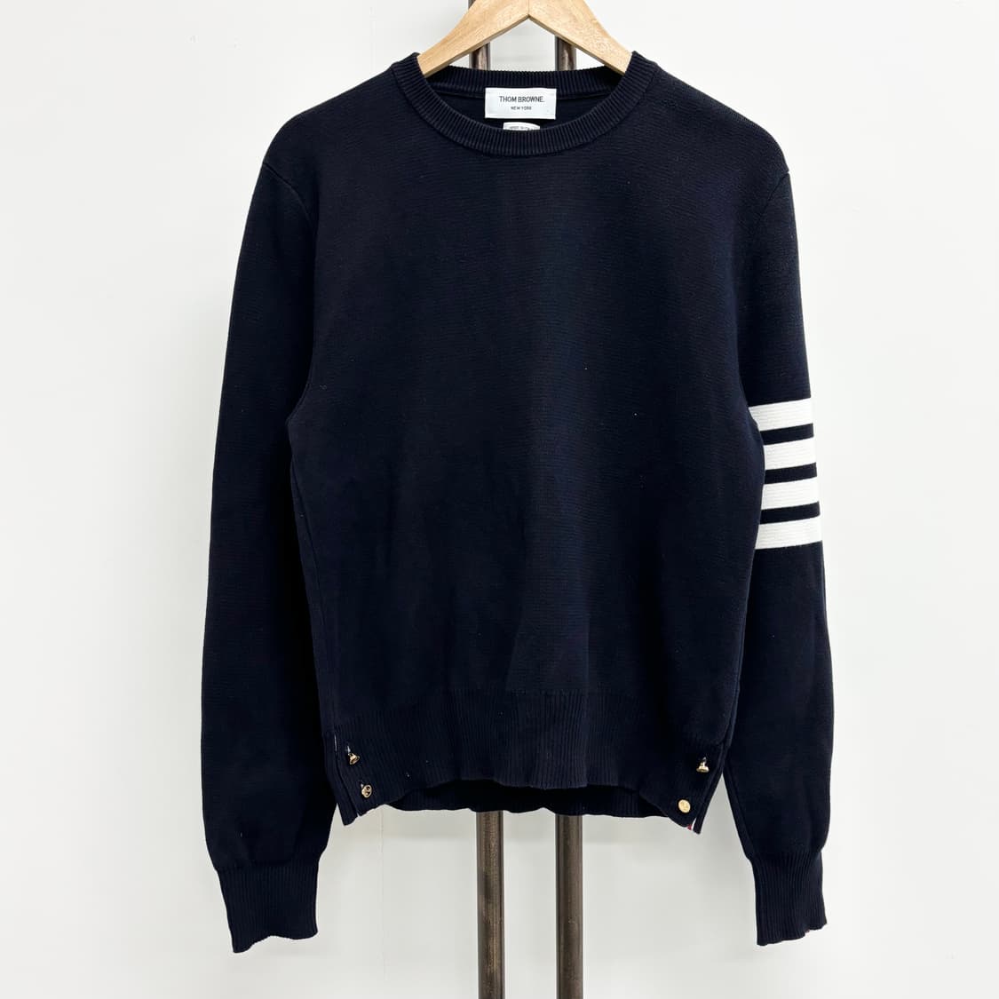 [2]톰브라운 사선완장 밀라노스티치 금장 니트  상품이미지1