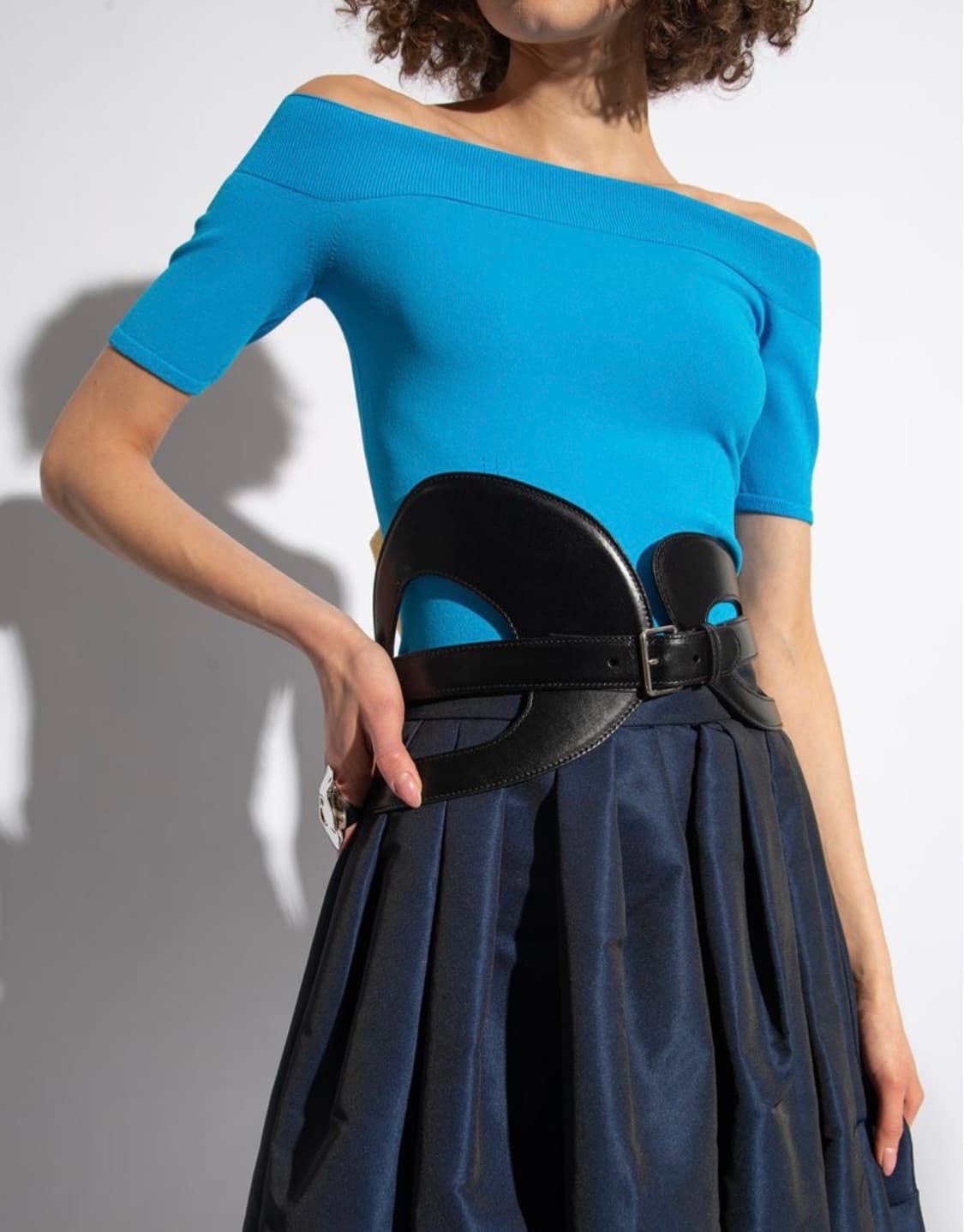 새상품)알렉산더 맥퀸 레더 커브드 벨트 블랙 상품이미지4