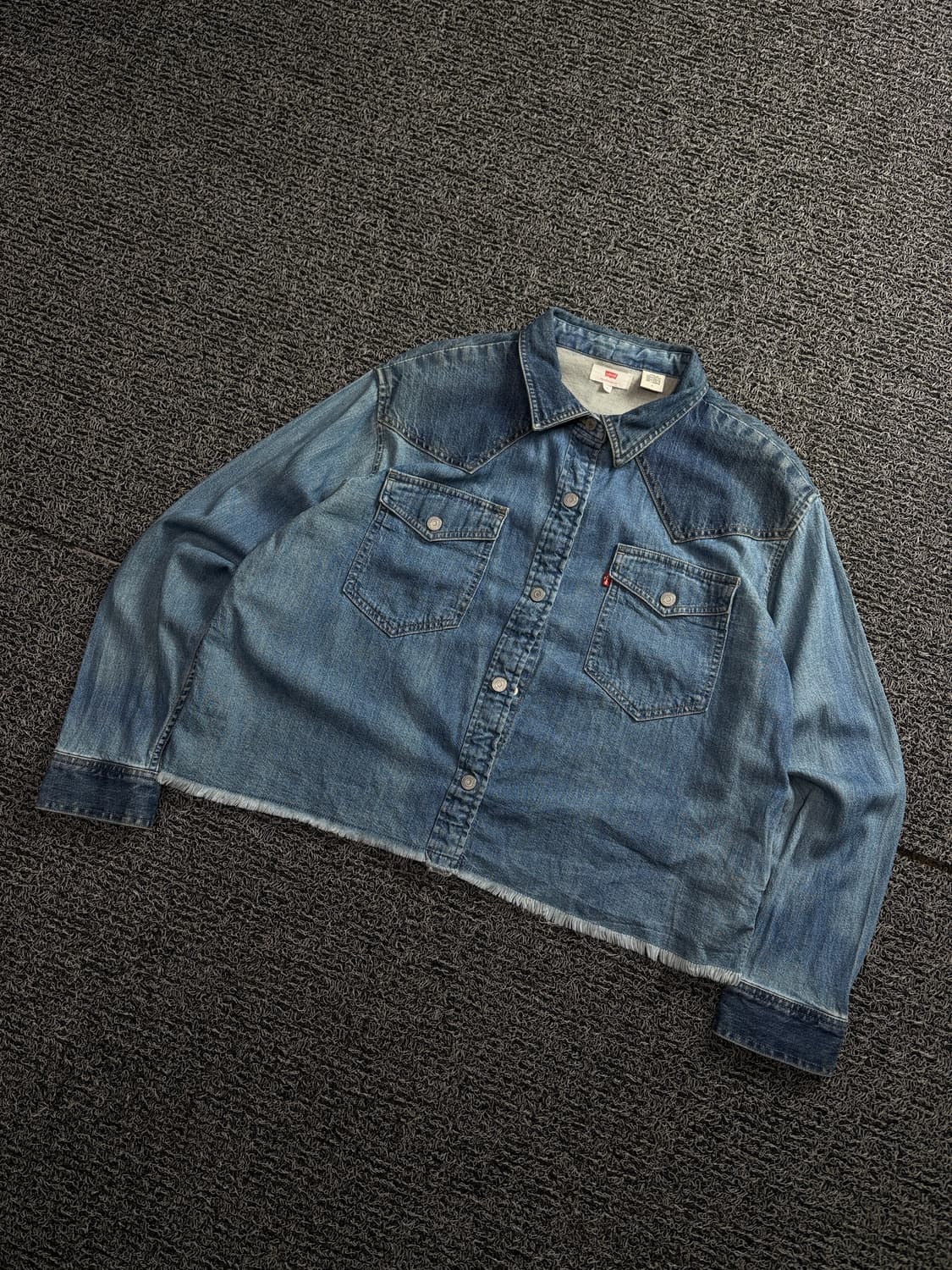 리바이스 아메카지 웨스턴 컷팅 데님 크롭 셔츠 1770 상품이미지1