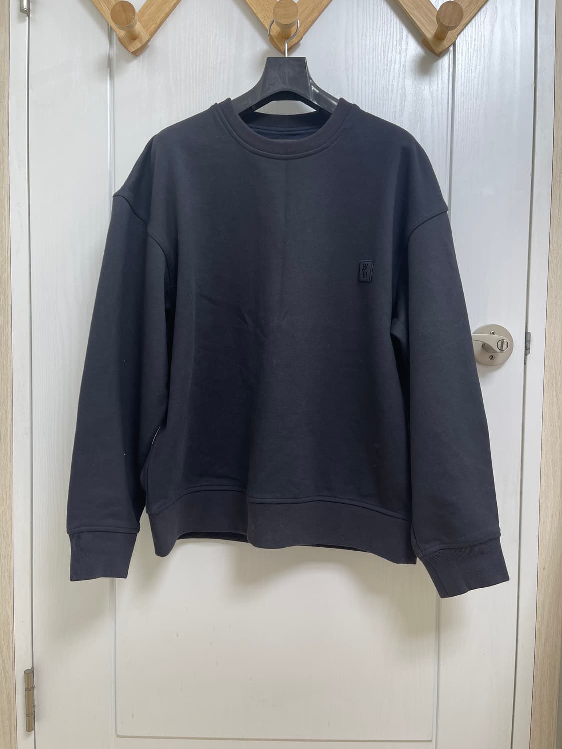 우영미 3D 플라워 백로고 스웨트셔츠 네이비 24fw 48사이즈 상품이미지2