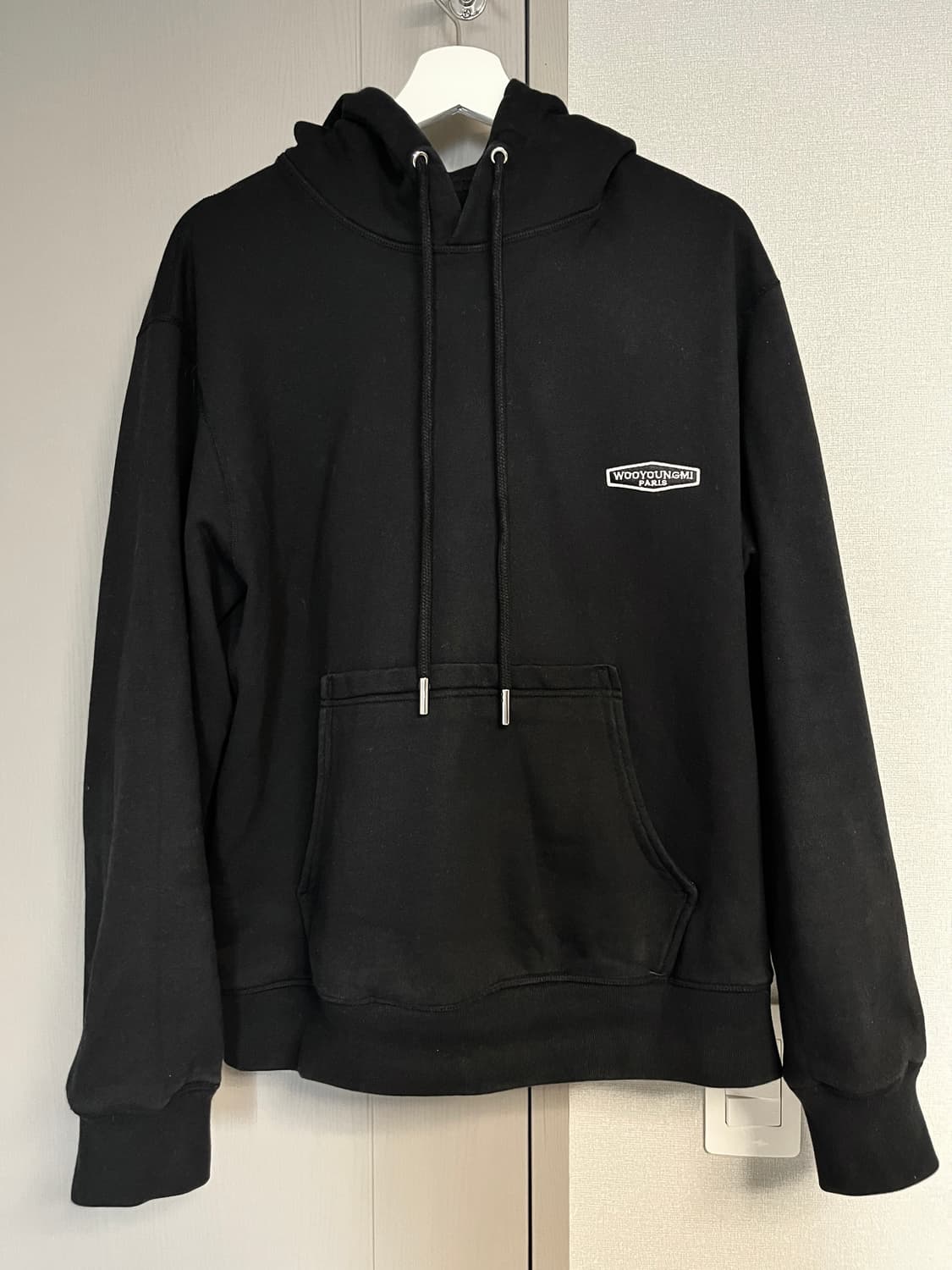 우영미 백로고 후드티 블랙 상품이미지1