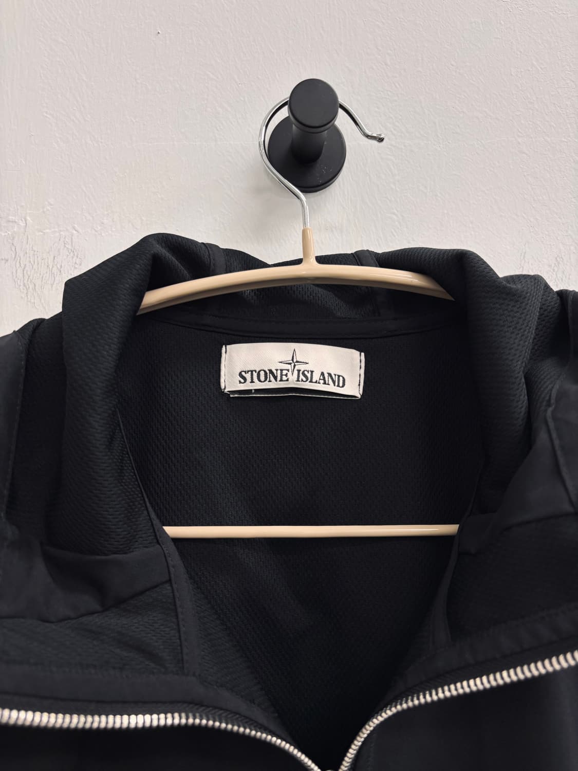 스톤아일랜드 Stone Island 라이트 소프트쉘-R 후드 자켓  상품이미지3