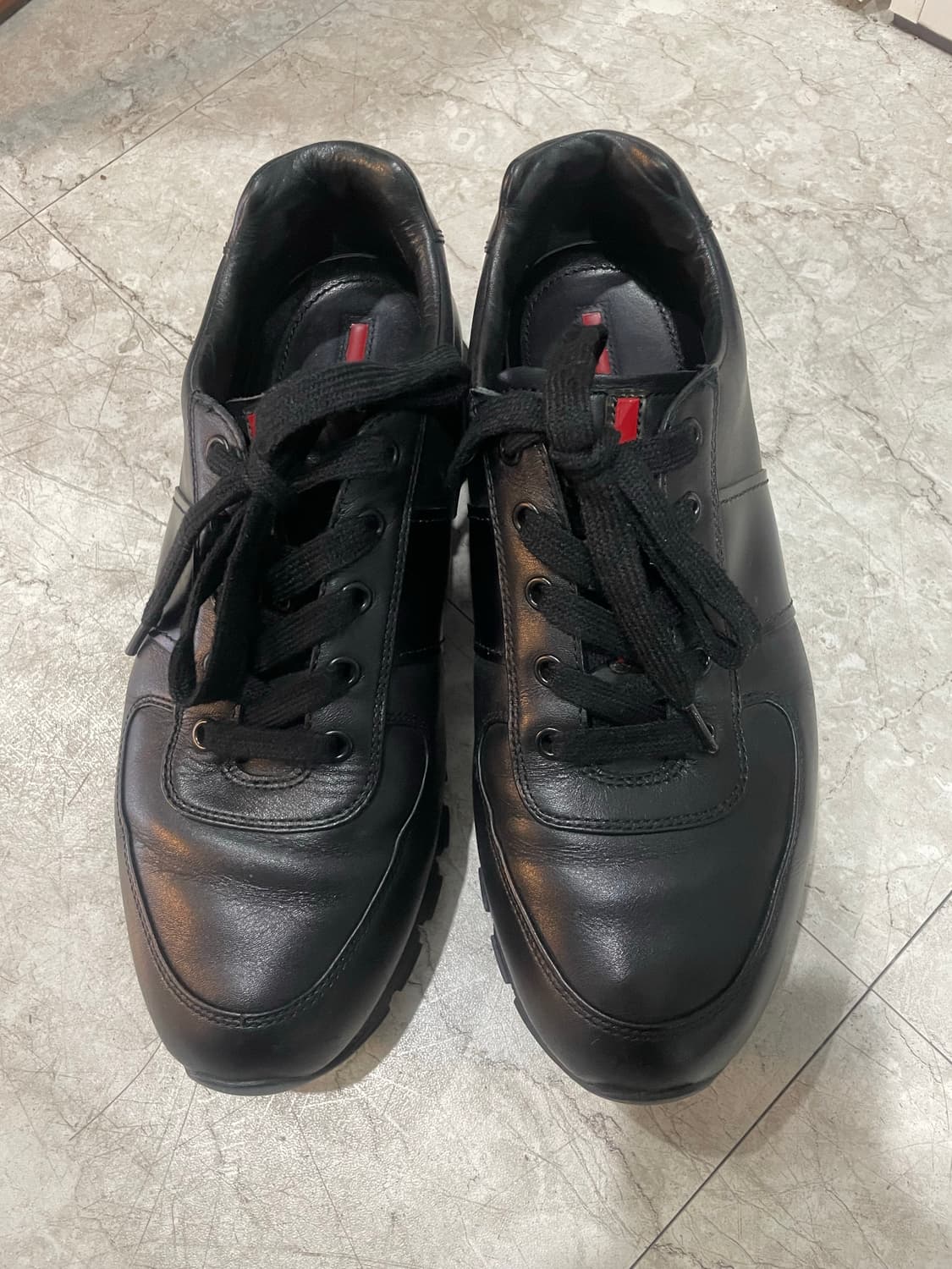 프라다 블랙 가죽 스니커즈 260 정품 상품이미지3