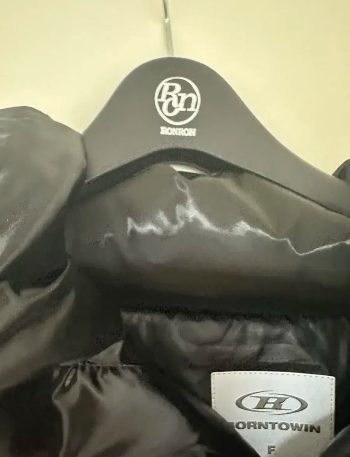 본투윈 숏패딩 여성 크롭 글로시 상품이미지2