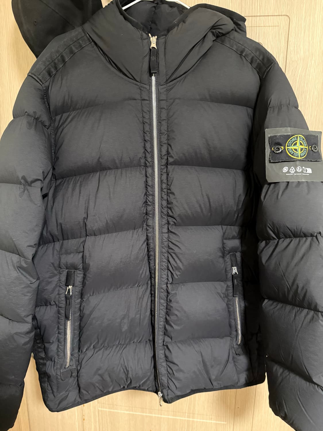 23FW 스톤아일랜드 심리스 터널 패딩 L 상품이미지2