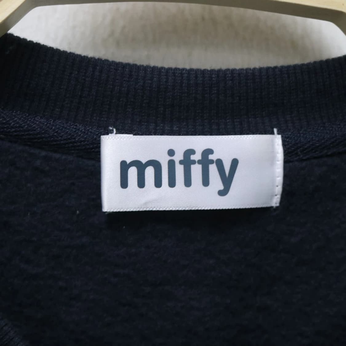 미피 네이비 프린팅 맨투맨 61116 상품이미지5