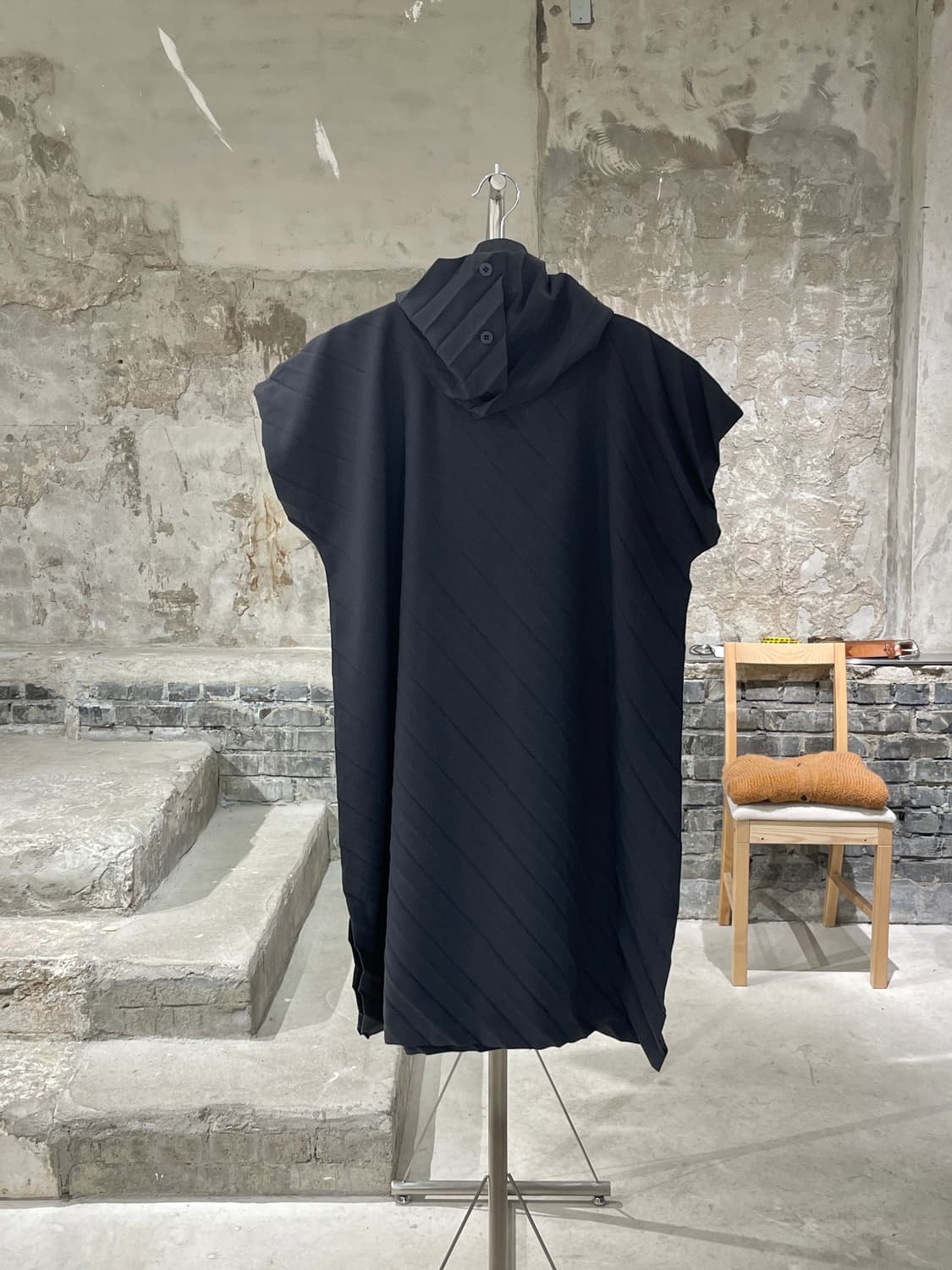 이세이 미야케 미 스톤 그레이 플리츠 폴라넥 하프 원피스 상품이미지1