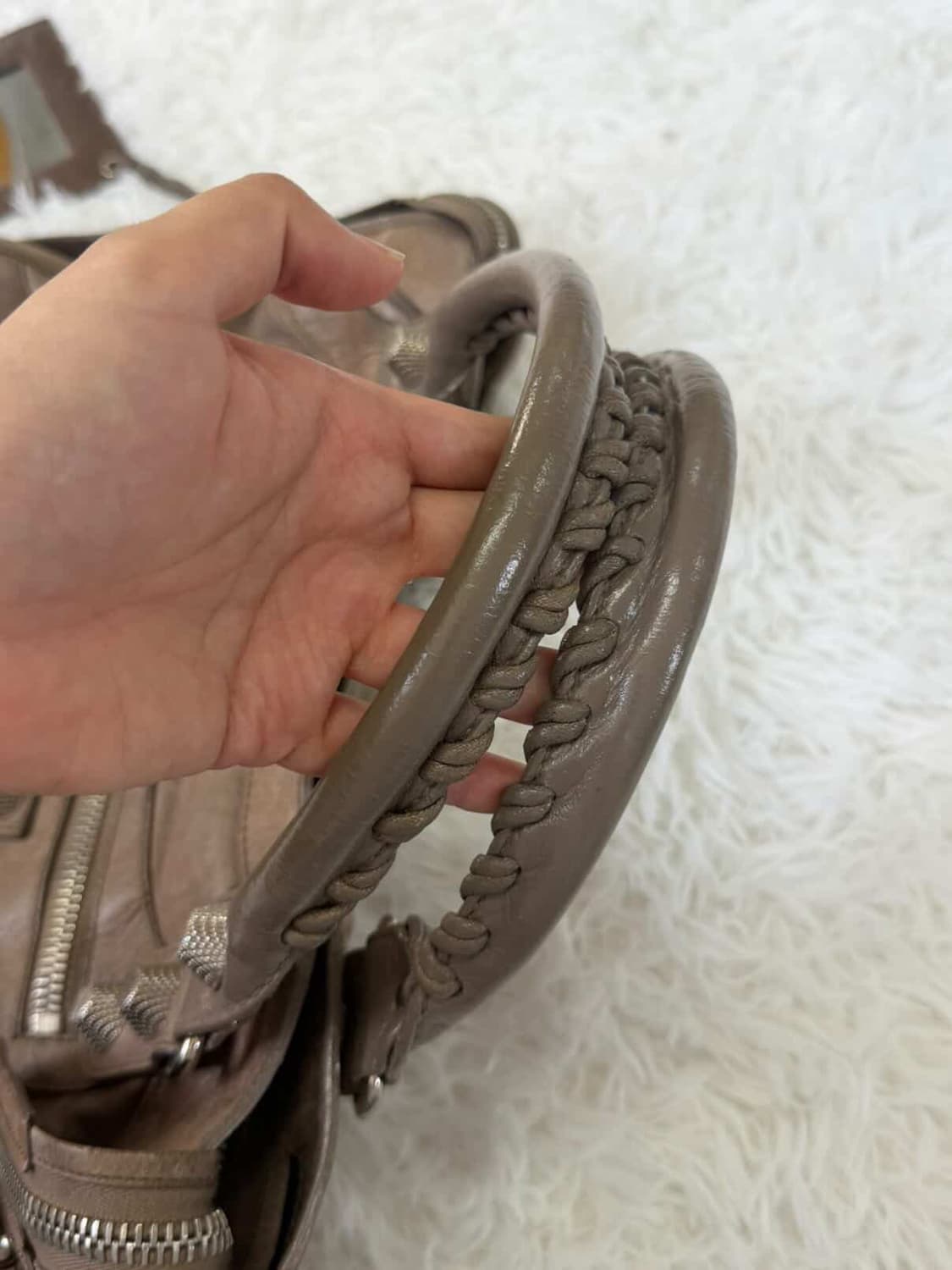 발렌시아가 모터백 모카 자이언트 스터드  상품이미지5