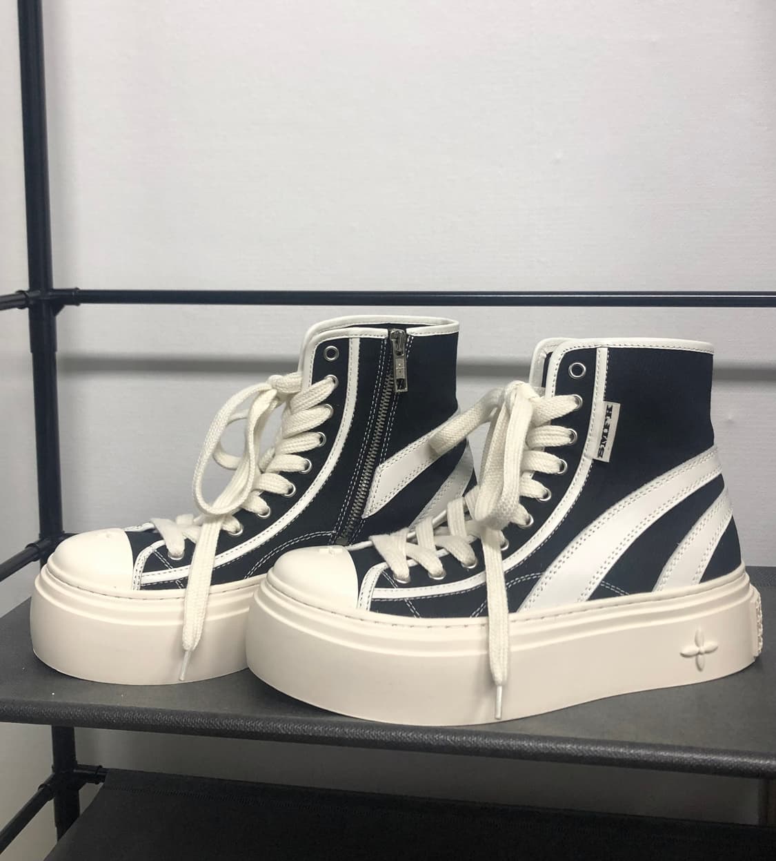 [240] SMFK 레트로 컬리지 하이탑 보드 슈즈 블랙 상품이미지2