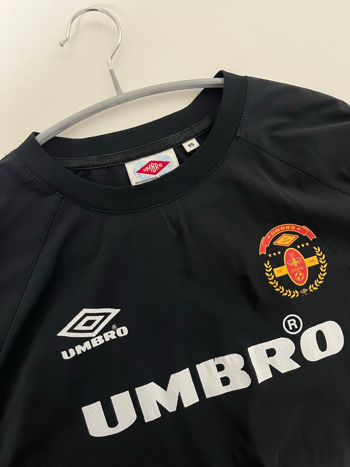 엄브로 바람막이 티셔츠 사이드 테잎 피스테 블랙 umbro 상품이미지3