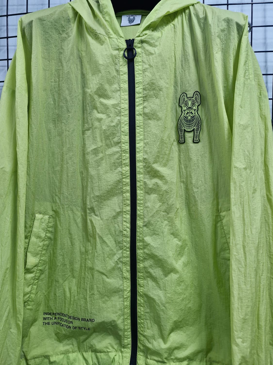 100L 라이프워크 네온 후드 바람막이 자켓. 상품이미지5