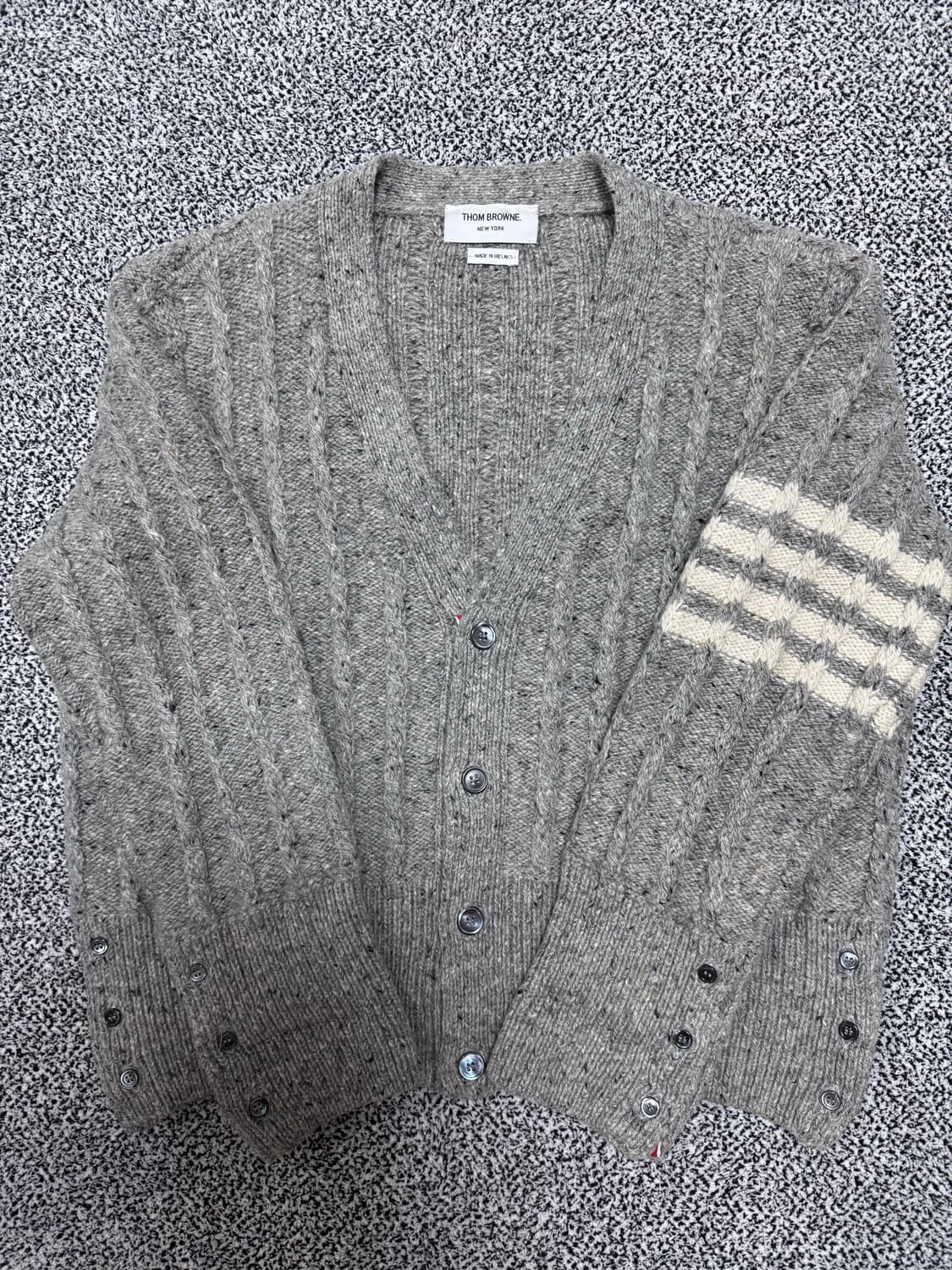 톰브라운 도네갈 가디건 쓰리버튼 3사이즈 그레이 상품이미지1