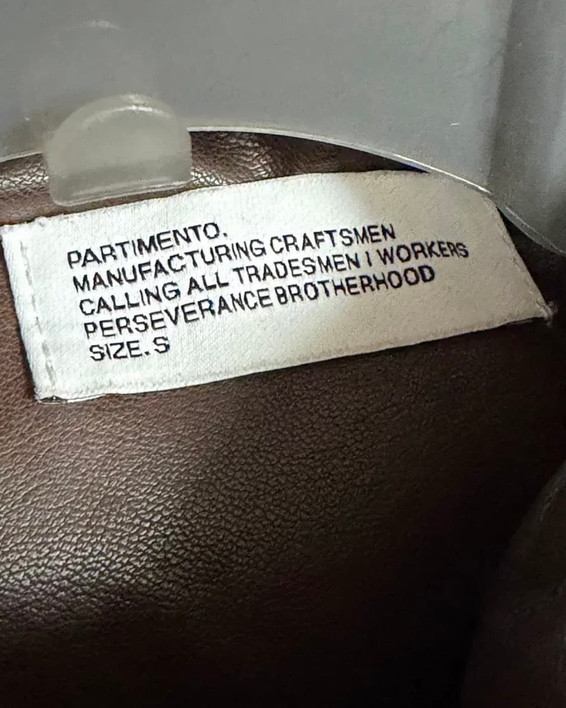 파르티멘토 비건 레더 3M 신슐레이트 페더리스 푸퍼 숏패딩 다크브라운 상품이미지4