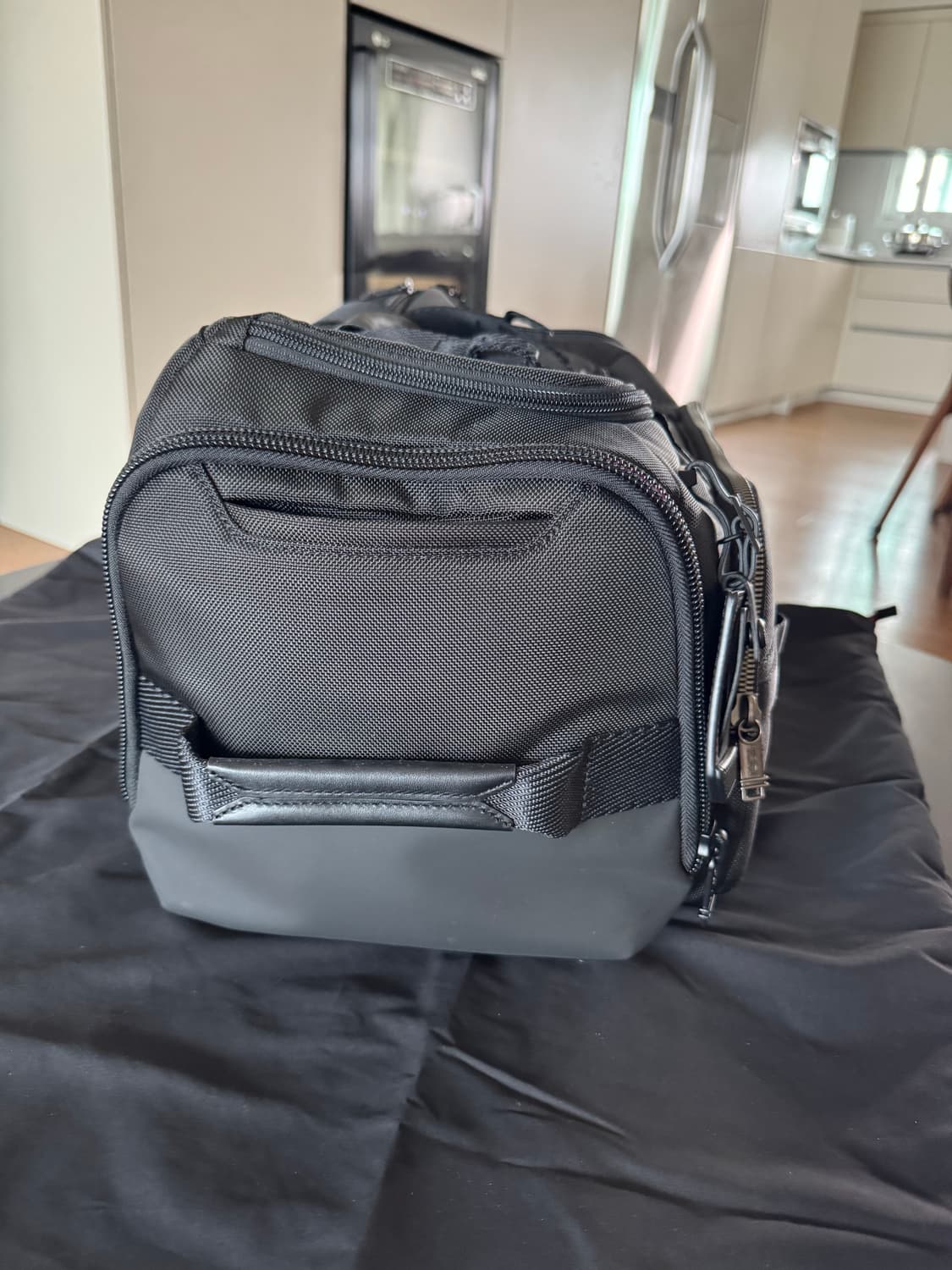 [새상품] 투미 손흥민 친필 싸인 / 메이슨 더플백 블랙 / 전국 1명  상품이미지6