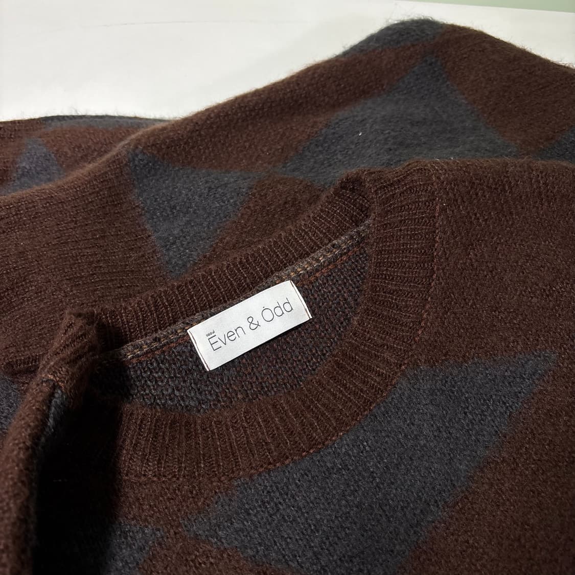 OS 이븐앤오드 루즈오버핏 아가일 보카시니트 상품이미지4