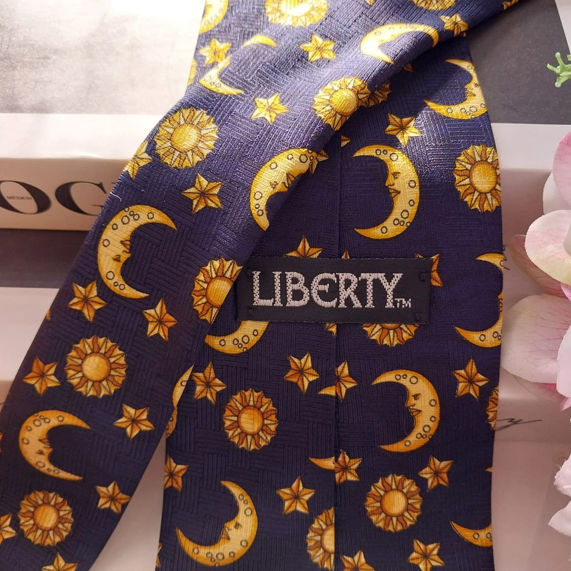 리버티 실크 네이비 해&달 아트 넥타이 9.3cm A+등급 K1491
 상품이미지6