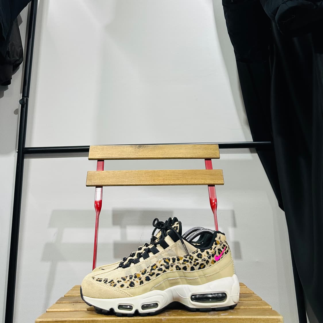 255) 나이키 운동화 남성 남자 신발 에어맥스 95 레오파드 상품이미지3