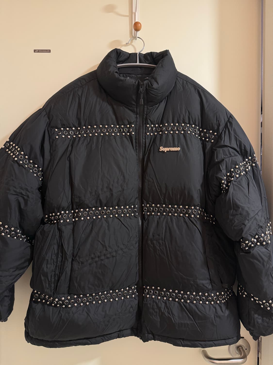 슈프림 x B.B. 사이먼 스터드 퍼퍼 자켓 블랙 - 22SS 상품이미지1